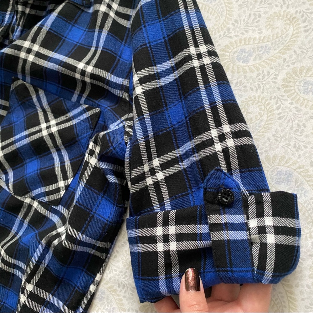 F21 cropped plaid button down shirt, blue black - Picture 4 of 8